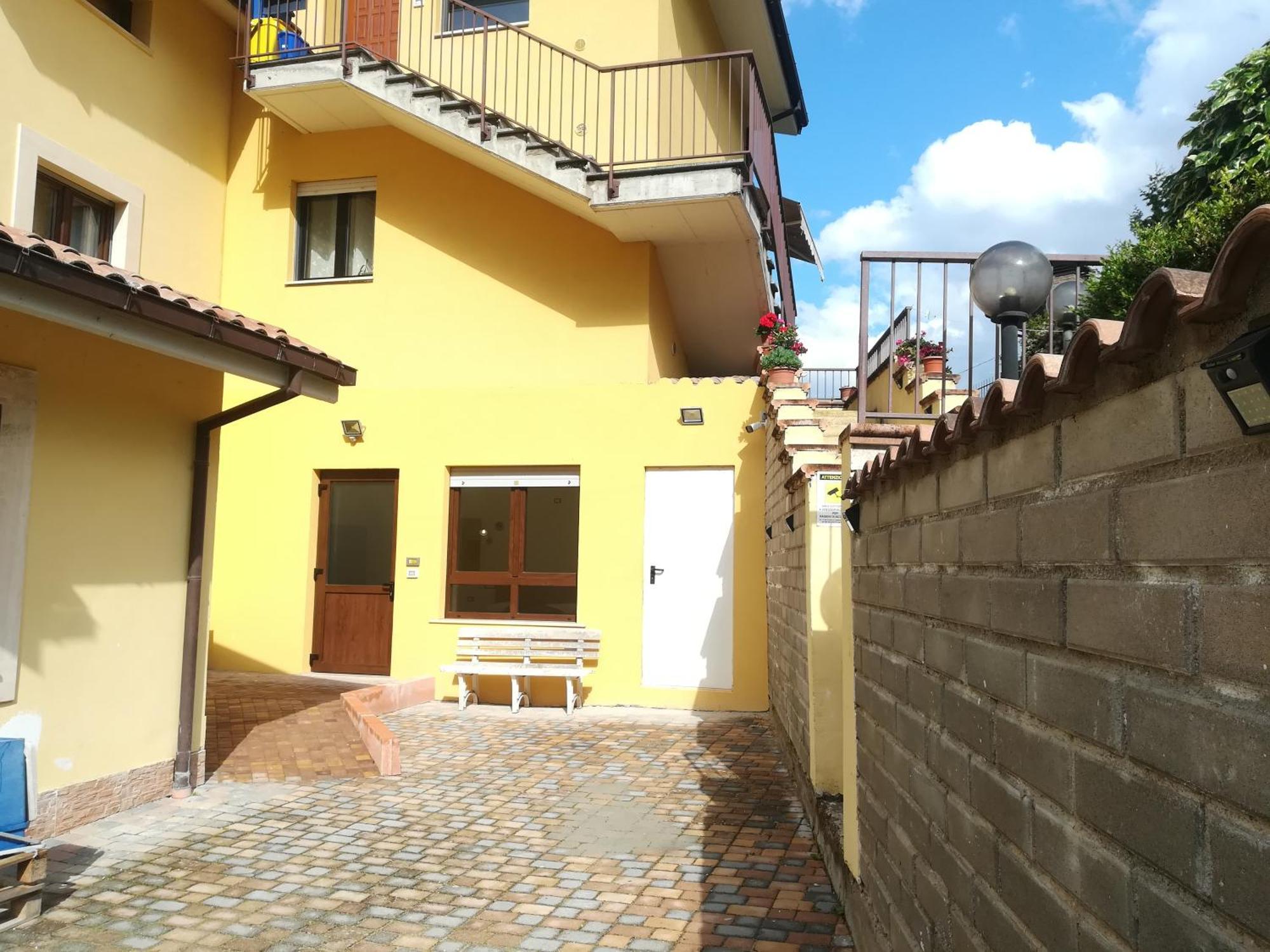 Complesso Turistico Aurora - Camere B&B Poggio Picenze Luaran gambar